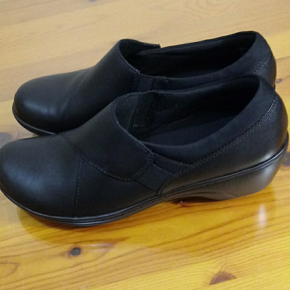 Clarks slip resistant black shoes size 9.5 - Picture 3 of 8